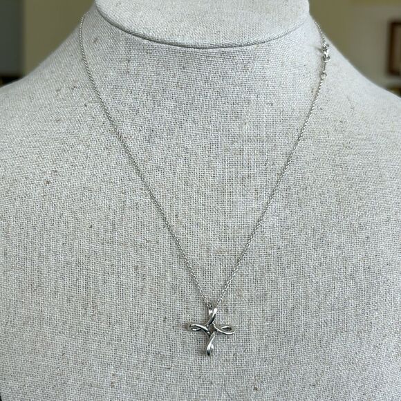 Tiffany & Co. Elsa Peretti Infinity Cross Small Sterling Silver - Picture 2 of 10